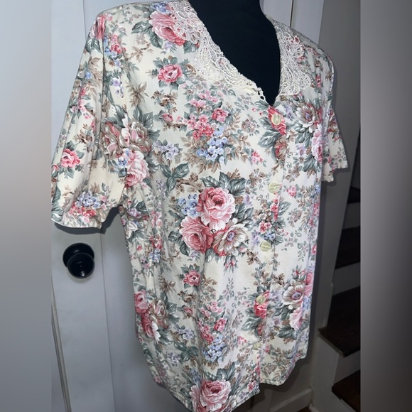 VINTAGE Floral Lace Trim Collar Blouse with Buttons - Picture 5 of 10